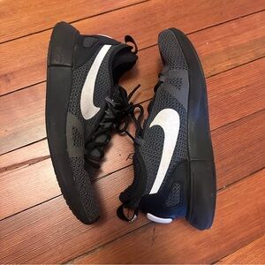 Black Nike Sneakers size 8.5